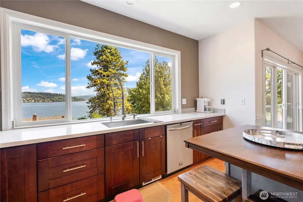 9844 Arrowsmith Avenue S Seattle WA 98118