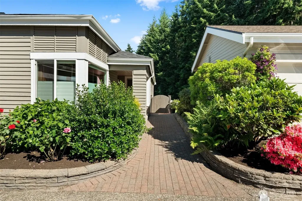 6744 Port Lane Gig Harbor WA 98335