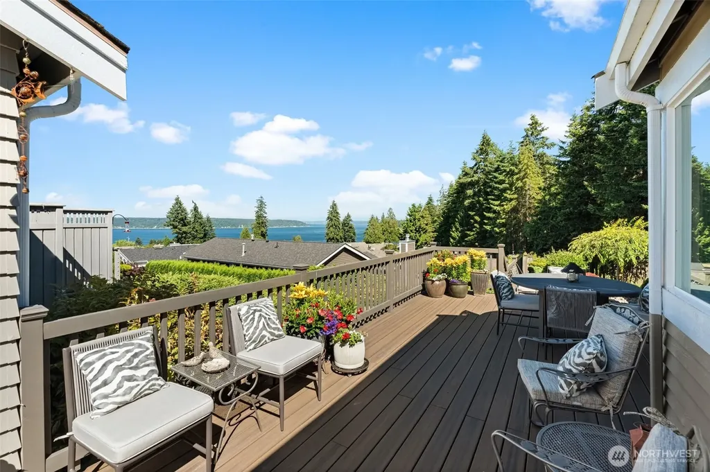 6744 Port Lane Gig Harbor WA 98335