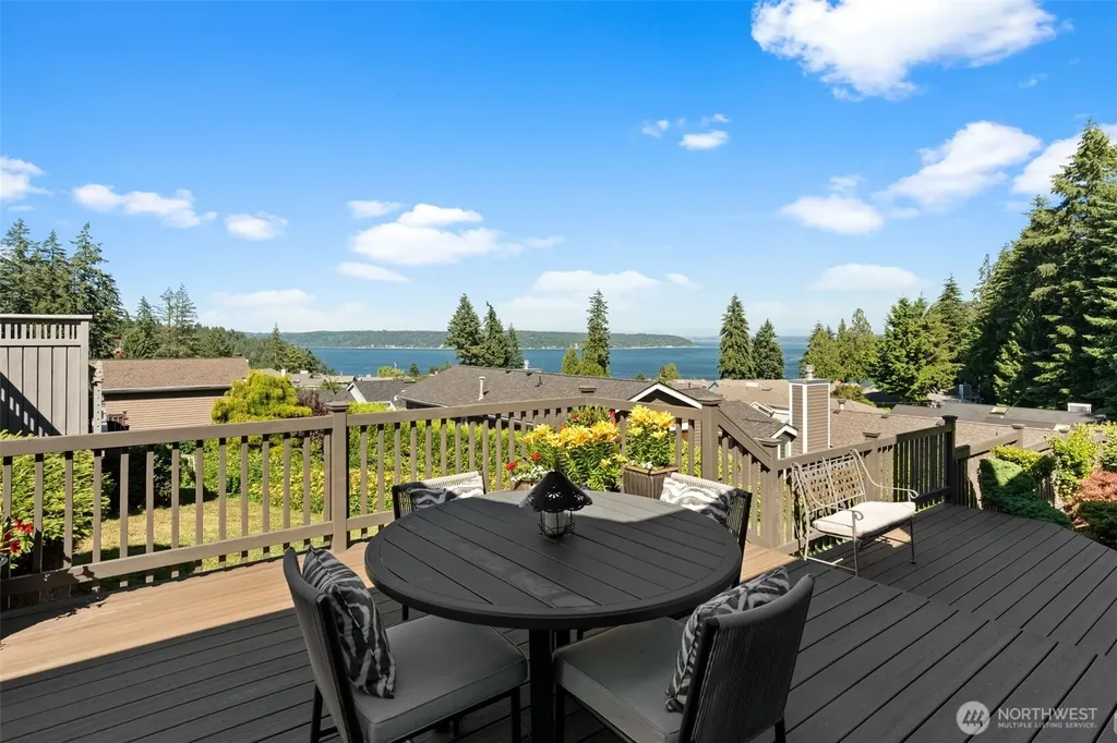 6744 Port Lane Gig Harbor WA 98335