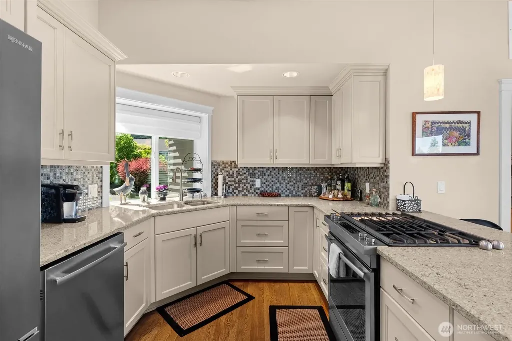 6744 Port Lane Gig Harbor WA 98335