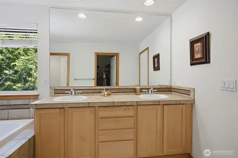 19824 83rd Place NE Kenmore WA 98028