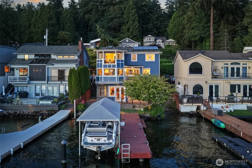 13133 Holmes Point Drive NE Kirkland WA 98034