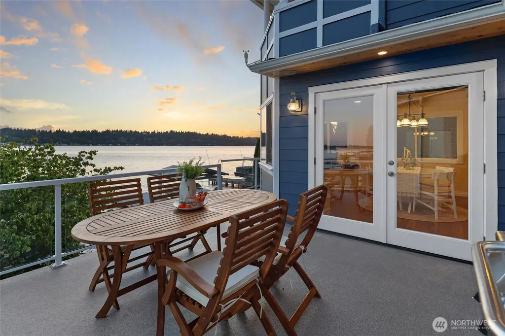13133 Holmes Point Drive NE Kirkland WA 98034