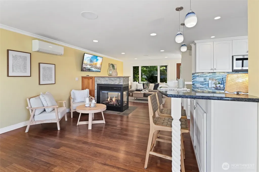 13133 Holmes Point Drive NE Kirkland WA 98034
