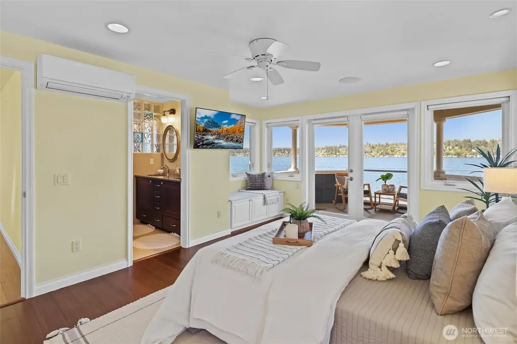 13133 Holmes Point Drive NE Kirkland WA 98034