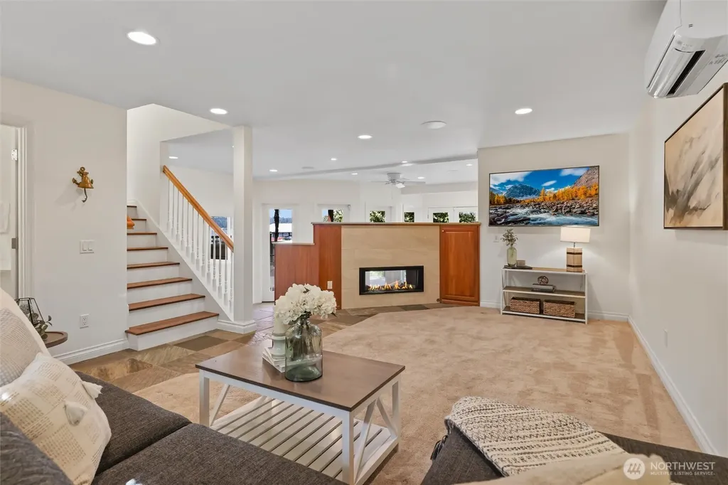 13133 Holmes Point Drive NE Kirkland WA 98034