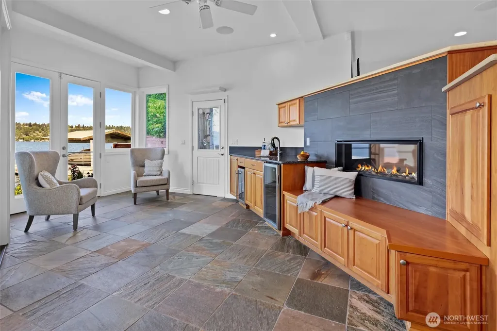 13133 Holmes Point Drive NE Kirkland WA 98034