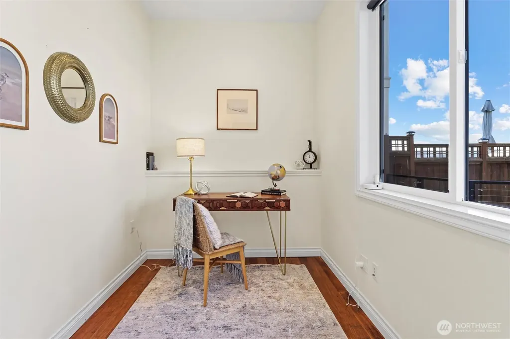 13133 Holmes Point Drive NE Kirkland WA 98034
