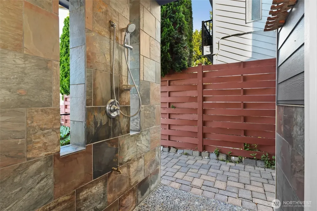13133 Holmes Point Drive NE Kirkland WA 98034