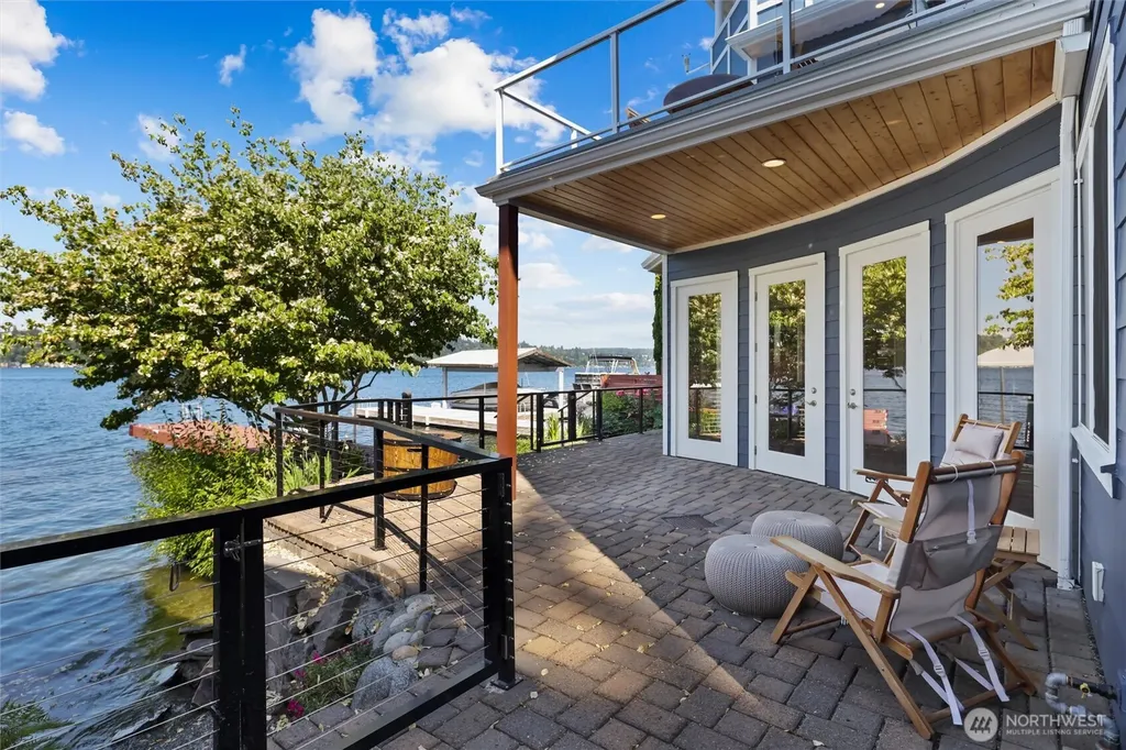 13133 Holmes Point Drive NE Kirkland WA 98034
