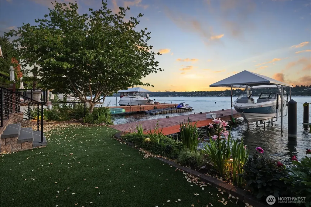 13133 Holmes Point Drive NE Kirkland WA 98034
