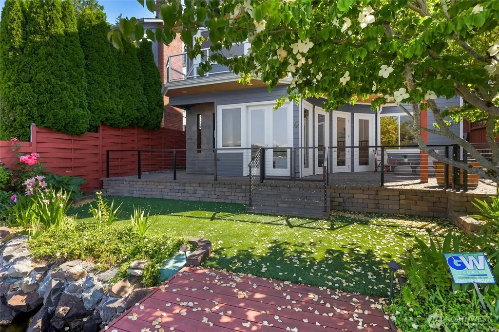 13133 Holmes Point Drive NE Kirkland WA 98034