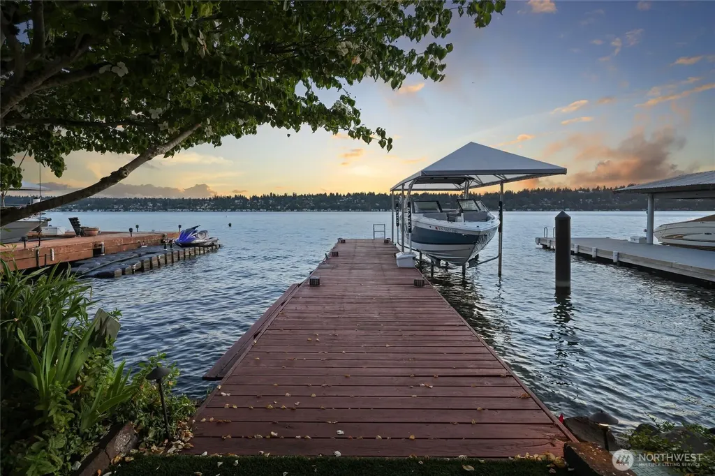 13133 Holmes Point Drive NE Kirkland WA 98034