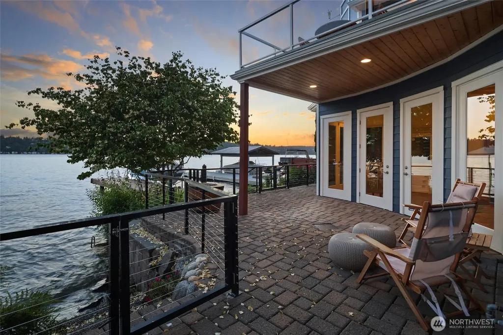 13133 Holmes Point Drive NE Kirkland WA 98034