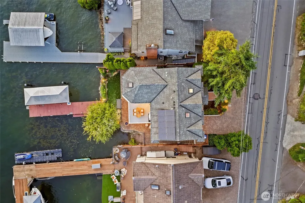 13133 Holmes Point Drive NE Kirkland WA 98034