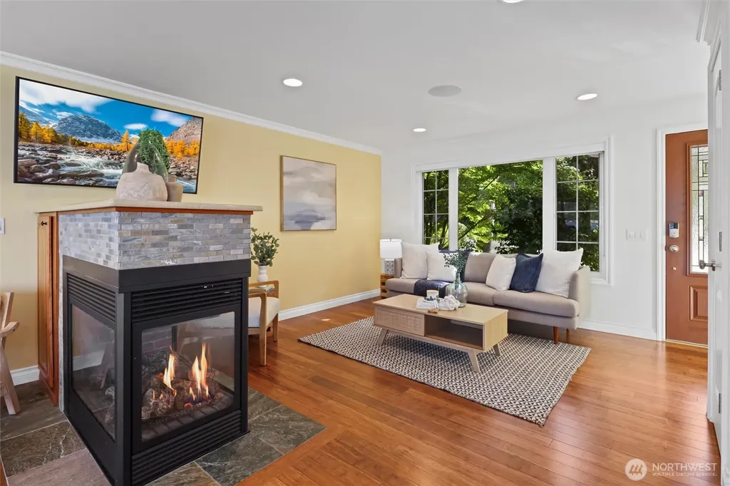 13133 Holmes Point Drive NE Kirkland WA 98034