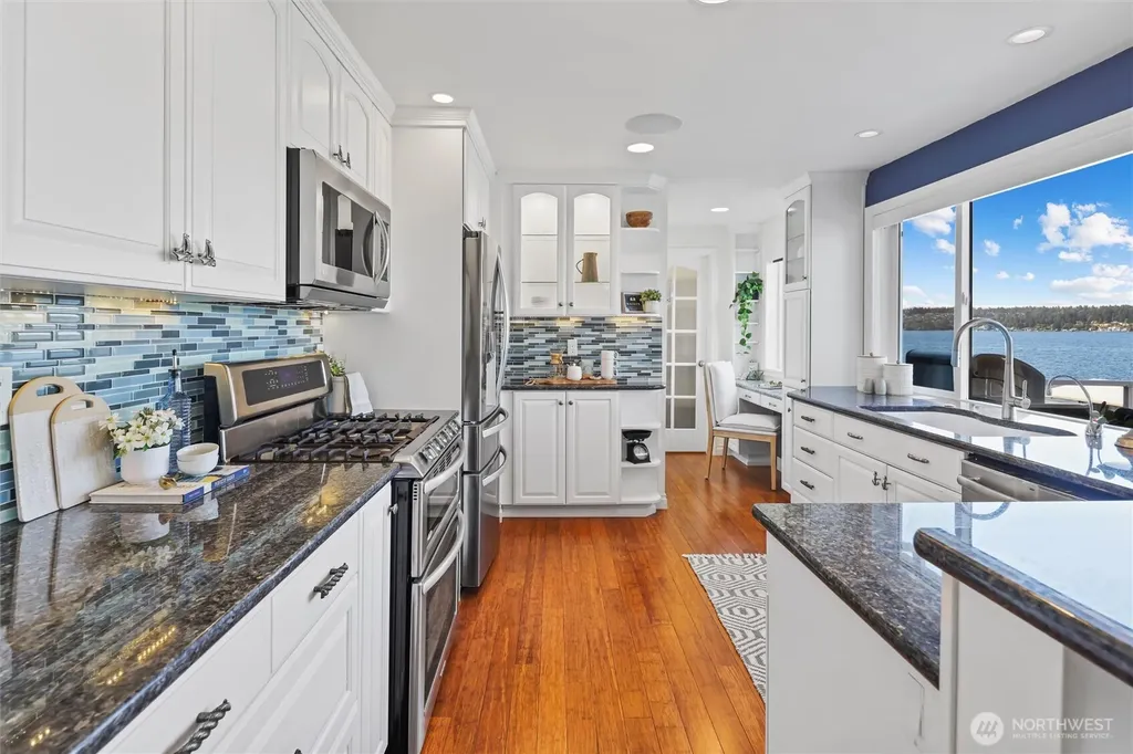13133 Holmes Point Drive NE Kirkland WA 98034