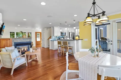 13133 Holmes Point Drive NE Kirkland WA 98034