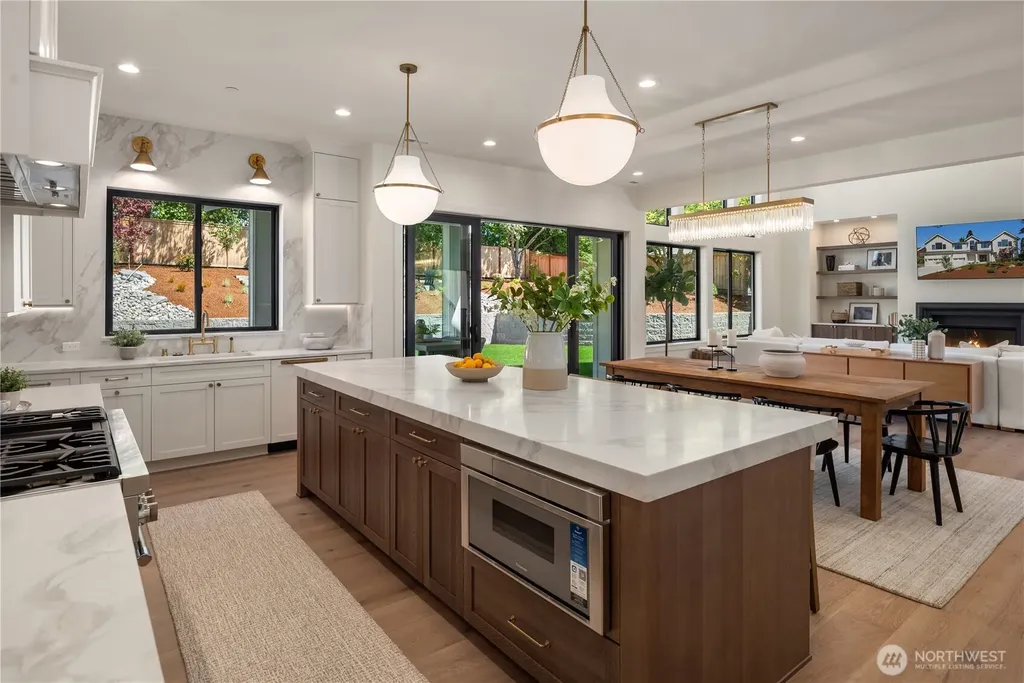 4024 85th Avenue SE Mercer Island WA 98040