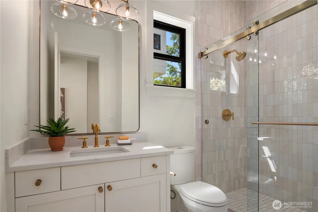 4024 85th Avenue SE Mercer Island WA 98040