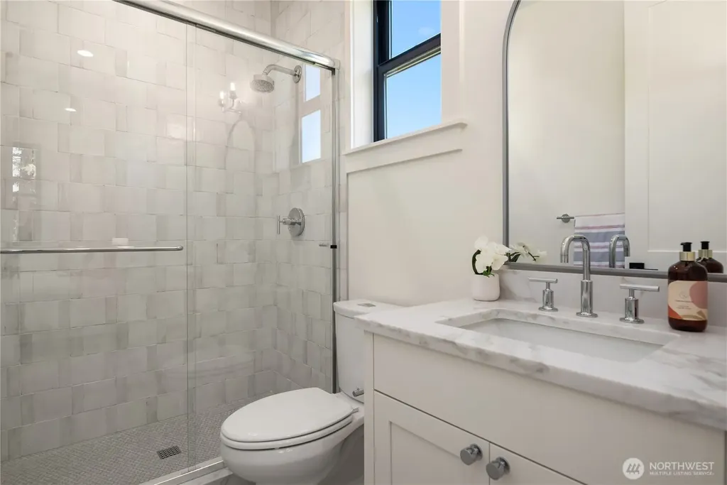 4024 85th Avenue SE Mercer Island WA 98040