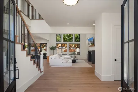 4024 85th Avenue SE Mercer Island WA 98040
