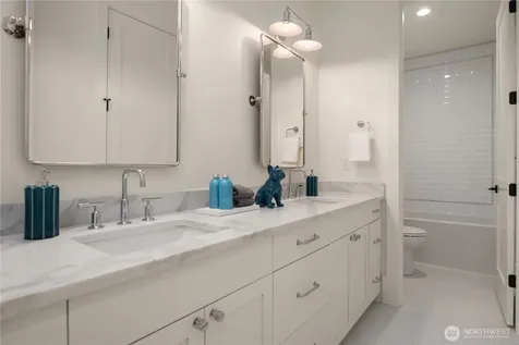 4024 85th Avenue SE Mercer Island WA 98040