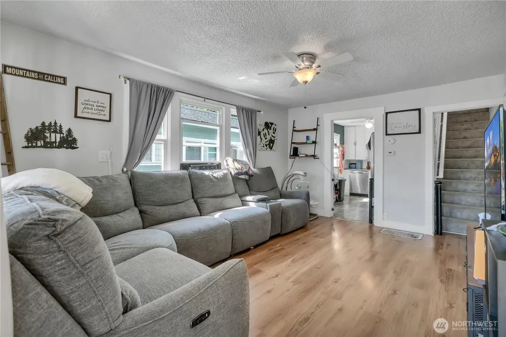 1242 Ridgeway Place E Port Orchard WA 98366