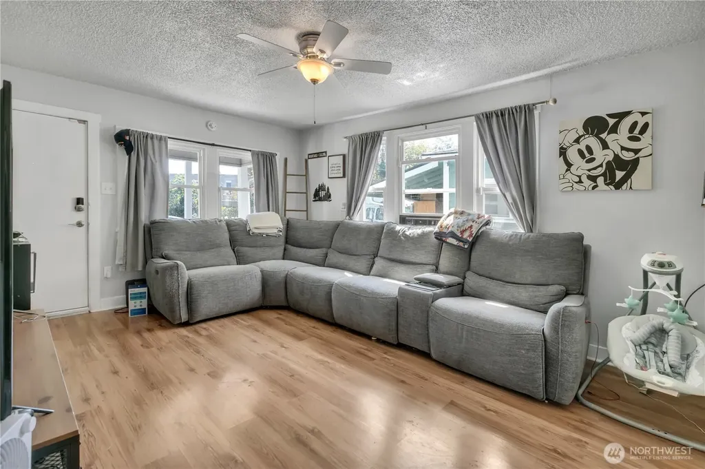 1242 Ridgeway Place E Port Orchard WA 98366