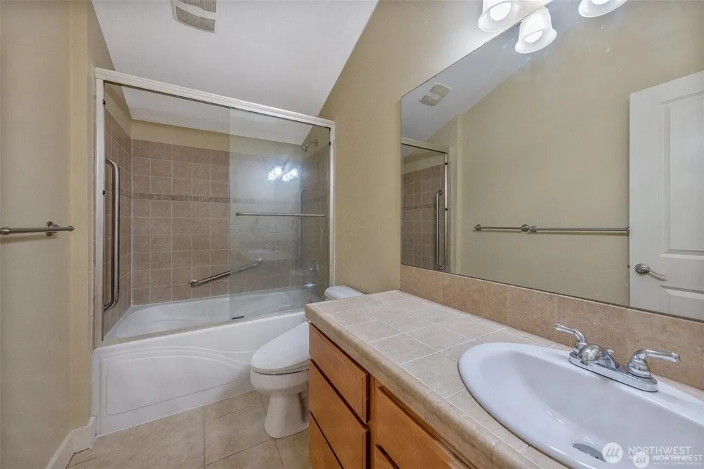 5033 12th Avenue NE Seattle WA 98105