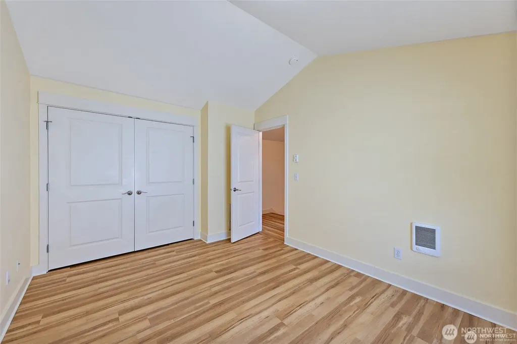 5033 12th Avenue NE Seattle WA 98105