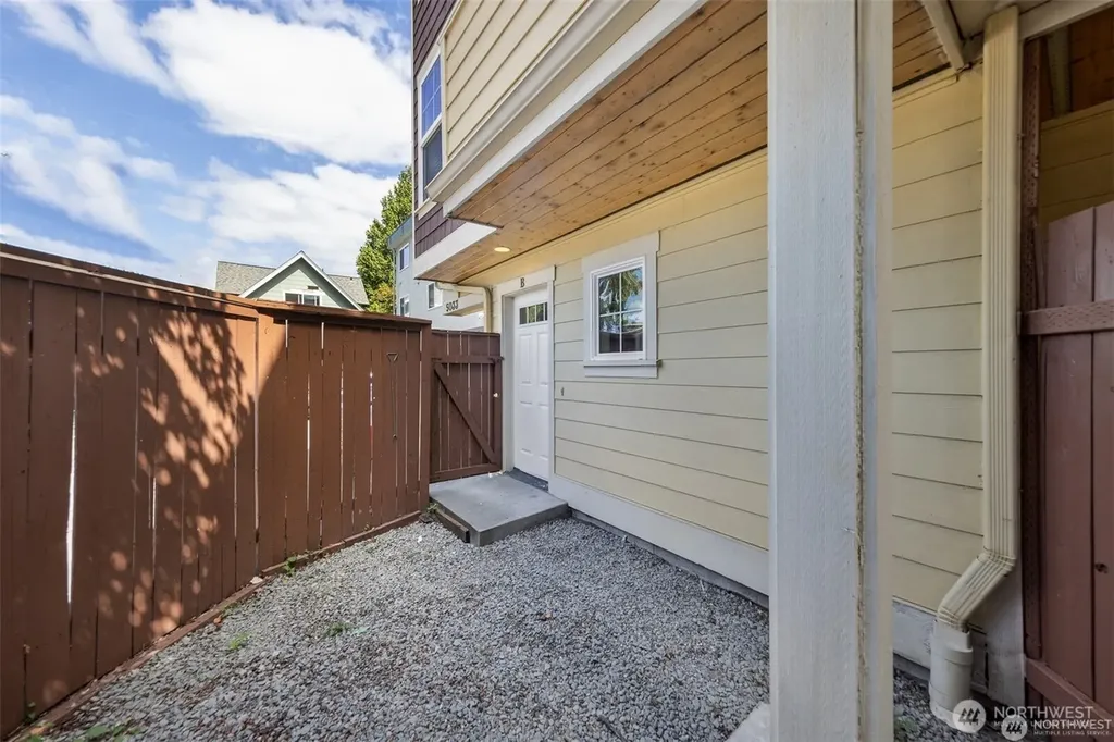 5033 12th Avenue NE Seattle WA 98105