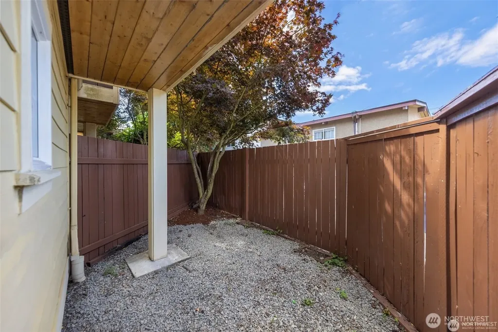 5033 12th Avenue NE Seattle WA 98105