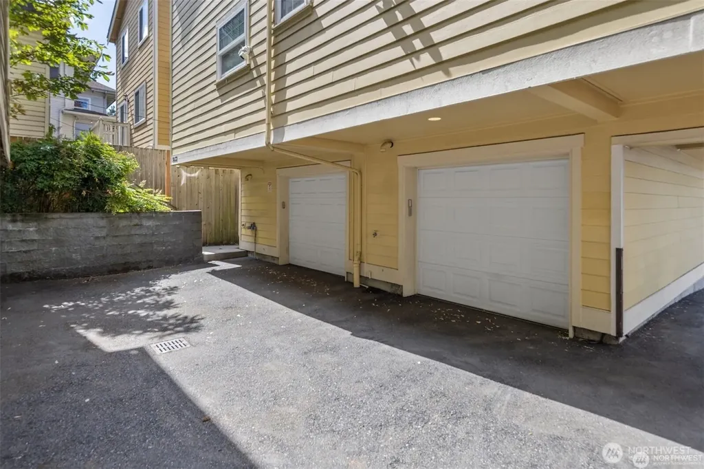 5033 12th Avenue NE Seattle WA 98105