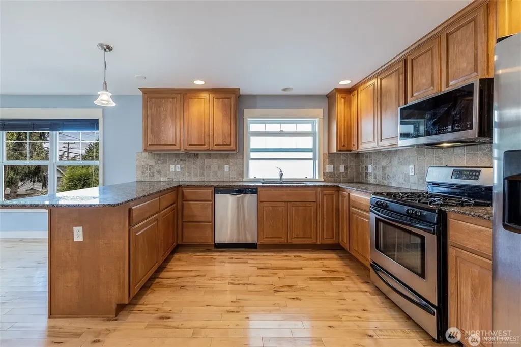 5033 12th Avenue NE Seattle WA 98105