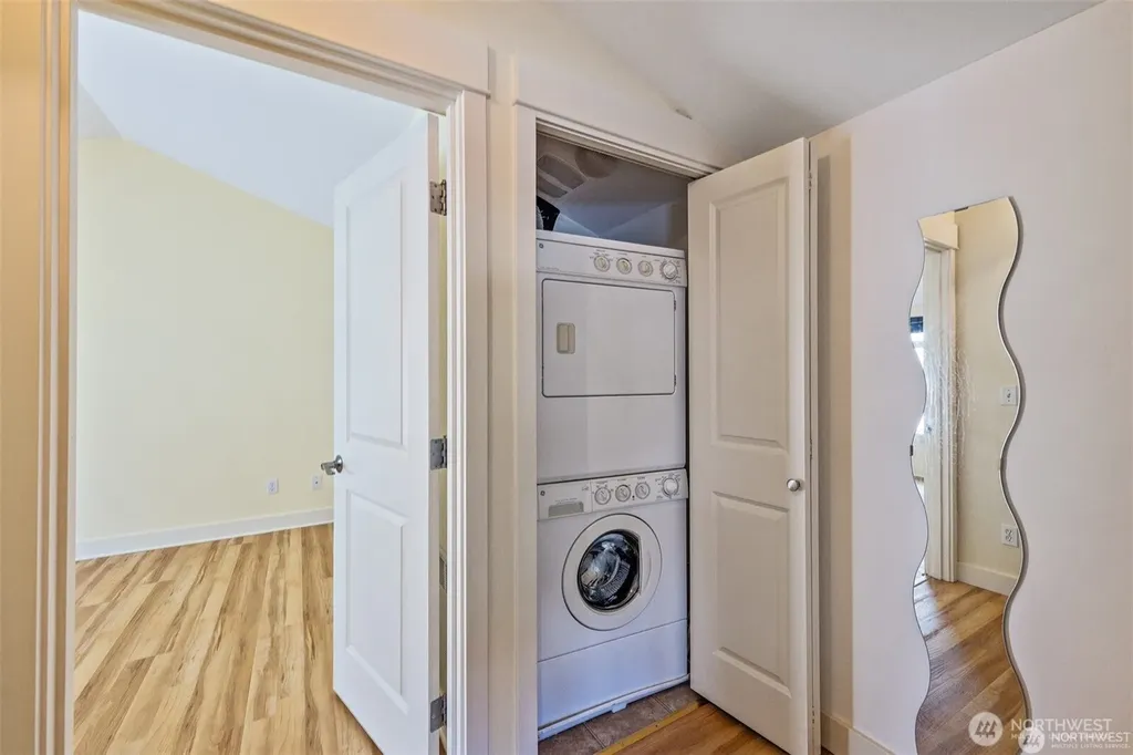 5033 12th Avenue NE Seattle WA 98105