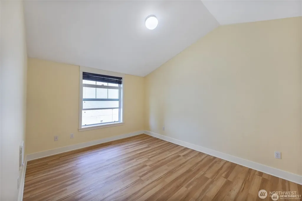 5033 12th Avenue NE Seattle WA 98105