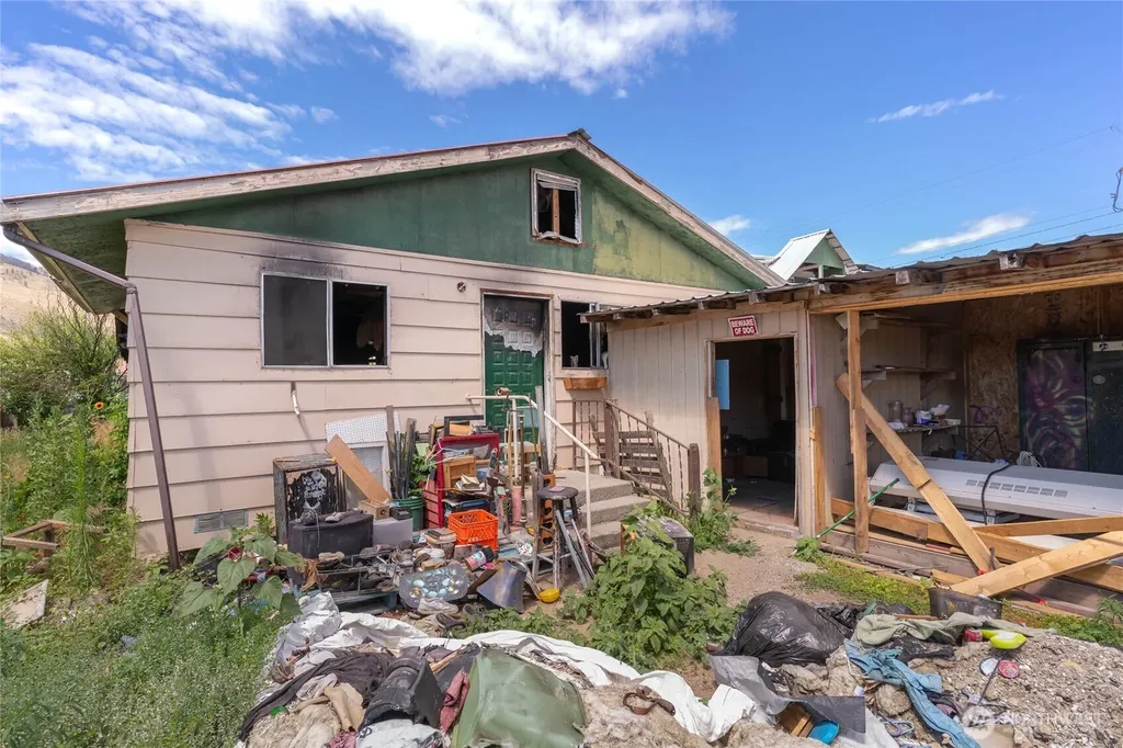 1019 Golden Street Oroville WA 98844