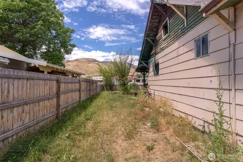 1019 Golden Street Oroville WA 98844