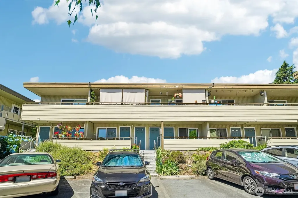 901 5th Avenue N Seattle WA 98109