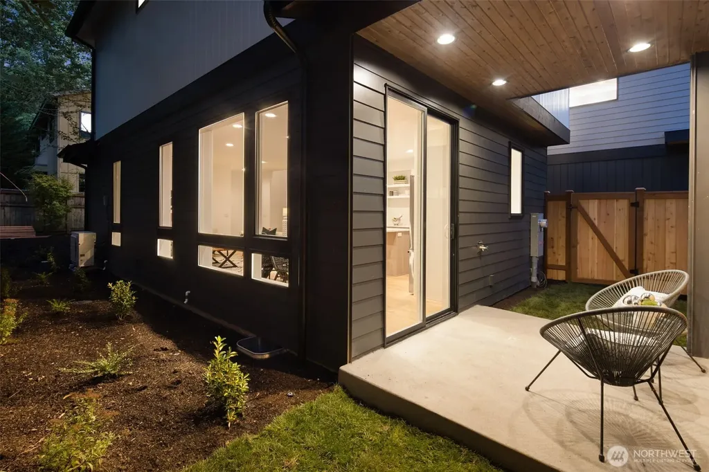 10166 NE 113th Place Kirkland WA 98033