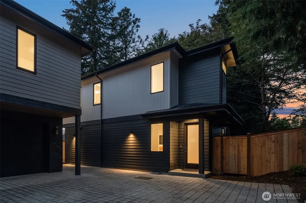 10166 NE 113th Place Kirkland WA 98033