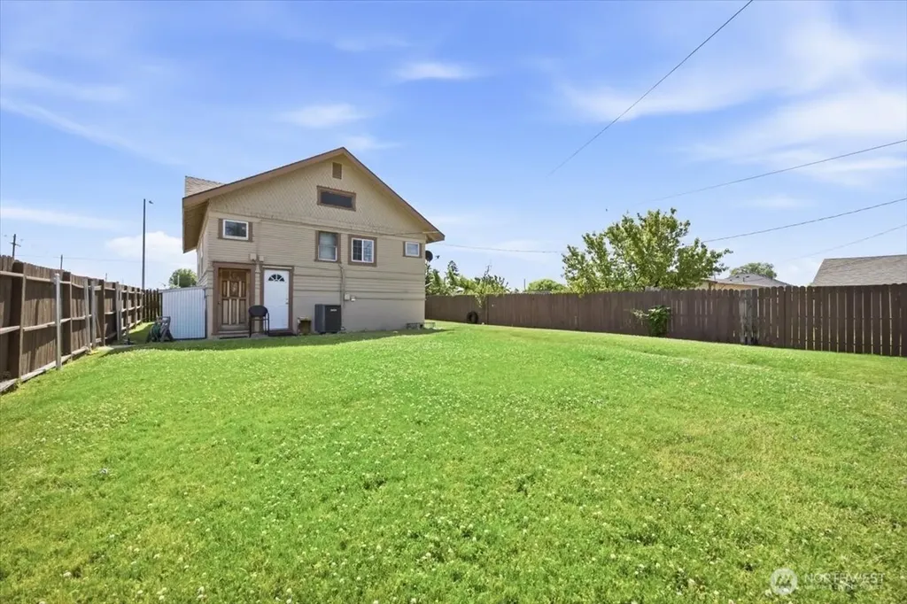 802 S 11th Avenue Pasco WA 99301