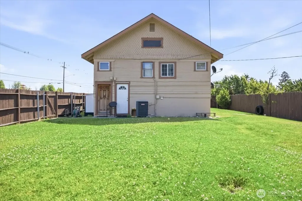 802 S 11th Avenue Pasco WA 99301