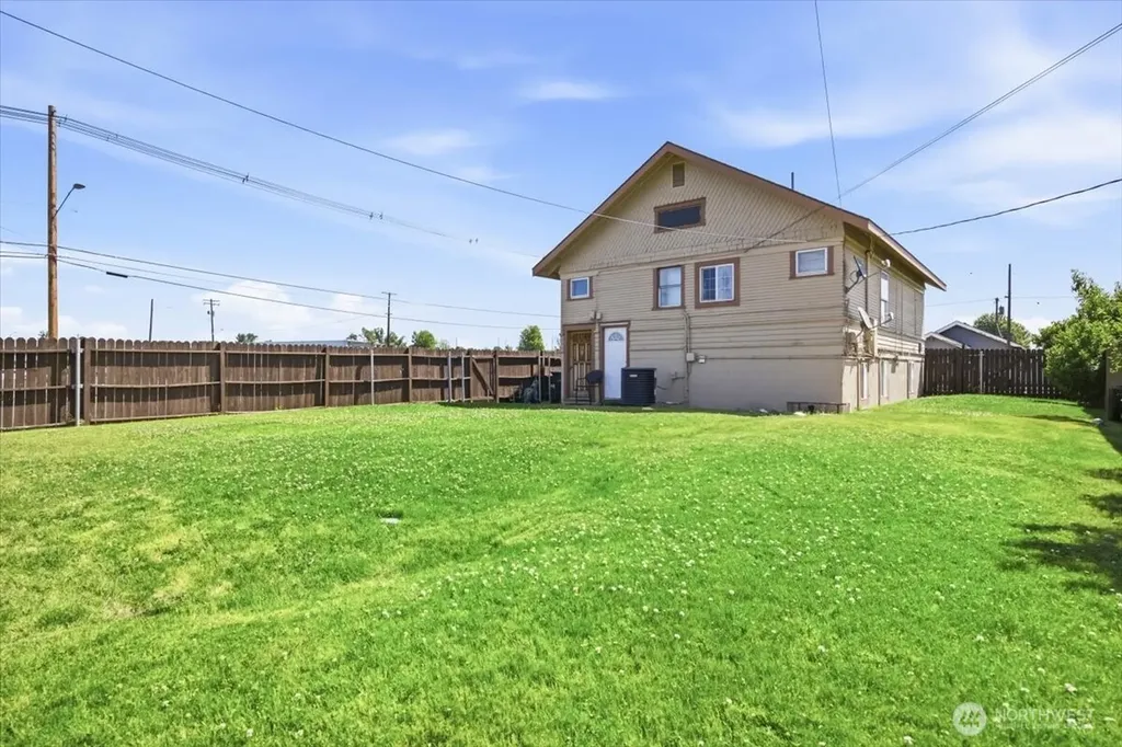 802 S 11th Avenue Pasco WA 99301
