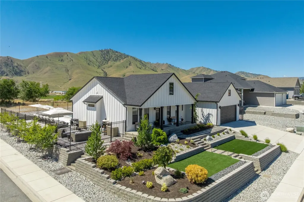 1118 Sunset Lane Chelan WA 98816