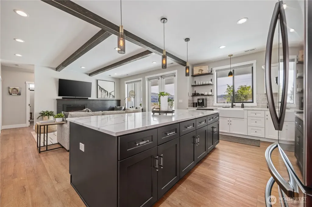 1118 Sunset Lane Chelan WA 98816