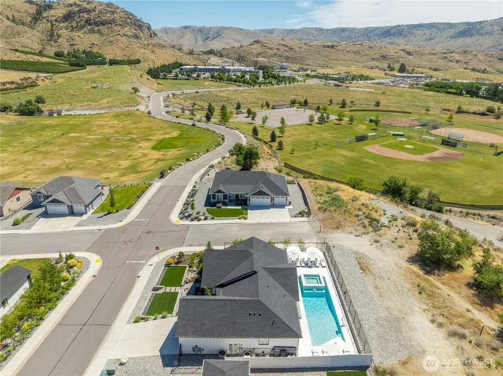 1118 Sunset Lane Chelan WA 98816