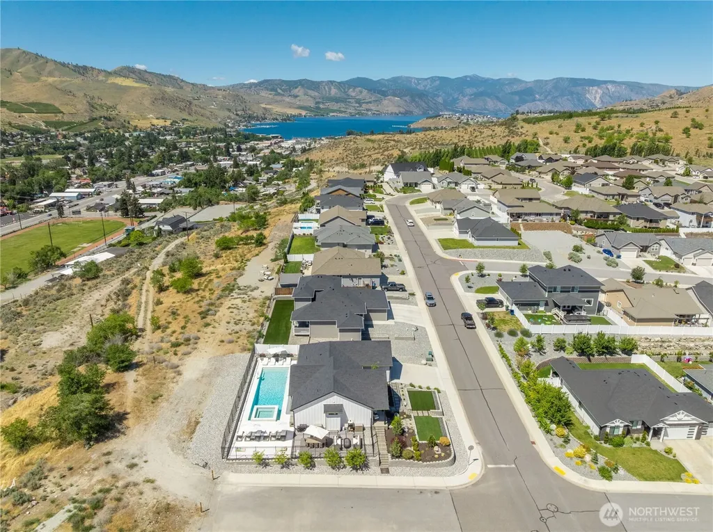 1118 Sunset Lane Chelan WA 98816